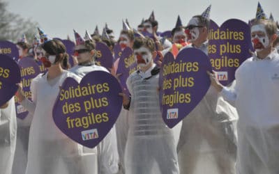 Parvis des droits de l’homme : 700 clowns tristes pour la solidarité avec les plus fragiles et contre l’euthanasie