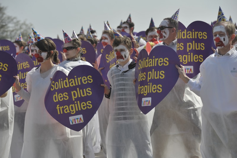 [CP] Parvis des droits de l&rsquo;homme : 700 clowns tristes pour la solidarité avec les plus fragiles et contre l&rsquo;euthanasie