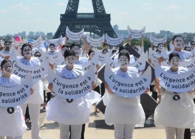 euthanasie : mobilisation des 600 pierrots au trocadéro