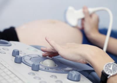 l’ivg mieux prise en charge que la grossesse : une politique discriminatoire
