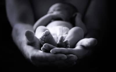 Révélations inquiétantes sur le 1er bébé FIV 3 parents, un an après