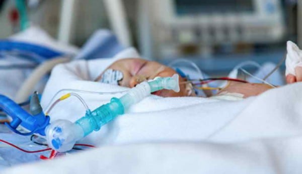 Grande-Bretagne : La CEDH autorise l’arrêt des soins du petit Charlie Gard