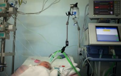 grande-bretagne : bataille judiciaire autour de l’arrêt des traitements du jeune alfie evans