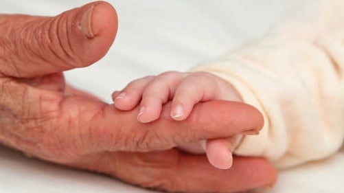 Mère à 70 ans, déraisonnable PMA !