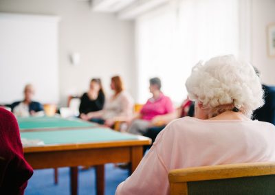 ehpad : les défis de la prise en charge de la dépendance