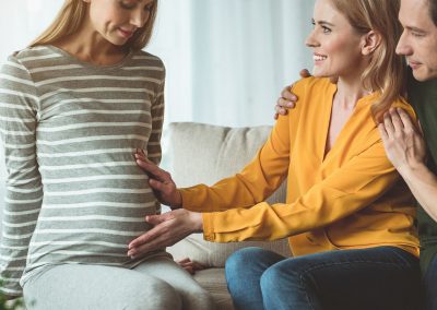 naissance par gpa en france : une plainte a été déposée