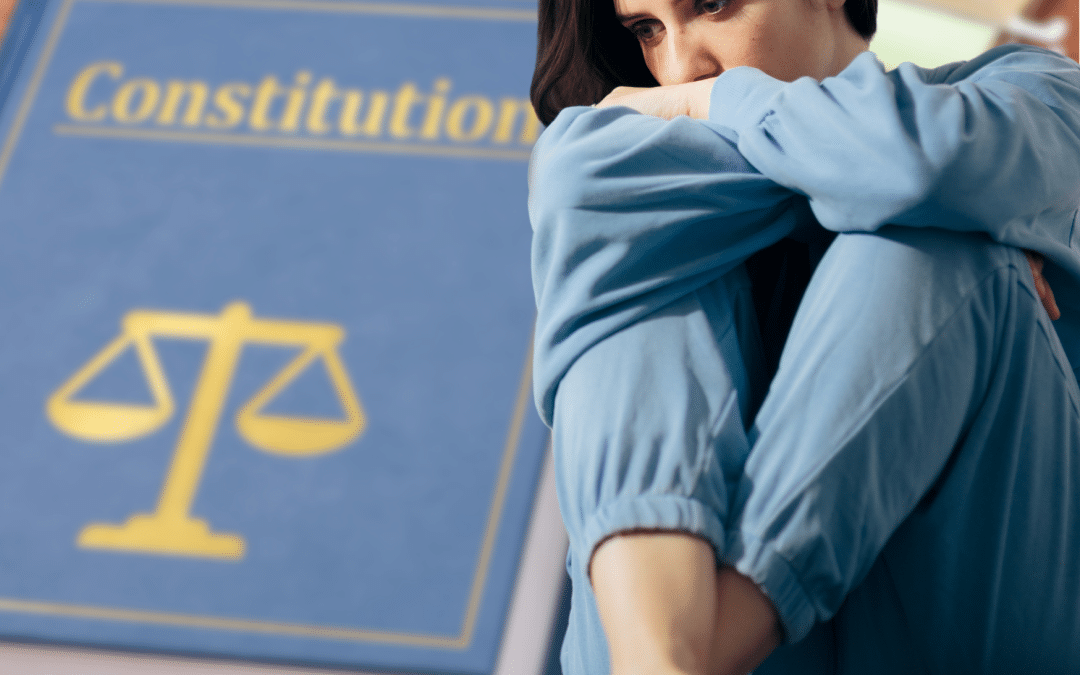 [CP] – IVG dans la Constitution : un projet injustifié et dangereux