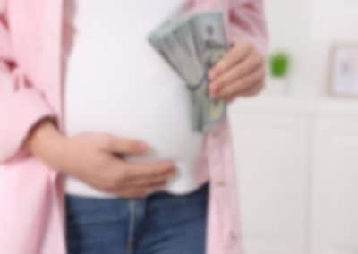 la gestation pour autrui revient sur la scène française et internationale