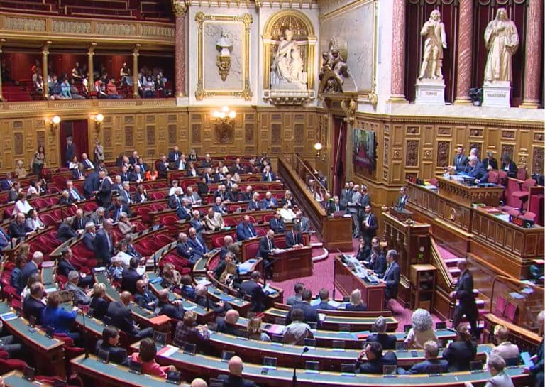 le sénat réintroduit une « assistance médicale à mourir » plus restrictive